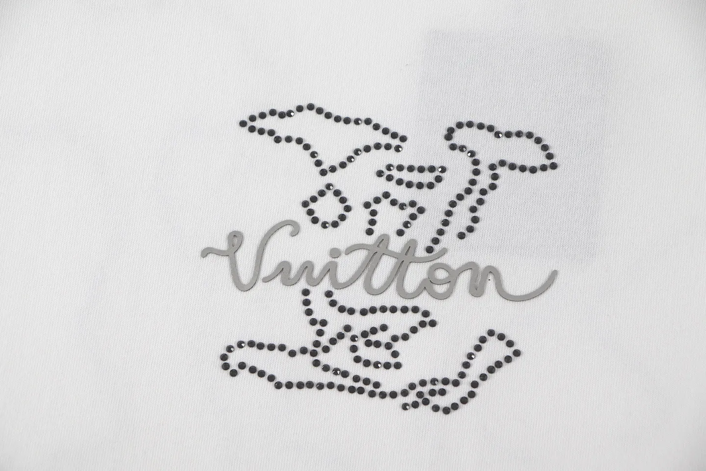 🅿️170 louis vuitto*2026 latest hot diamond💍offset printed short-sleeved T-shirt Material: Made of high version 300g double yarn combed cotton Size: S M L XL Color: black and white Style number: W2803